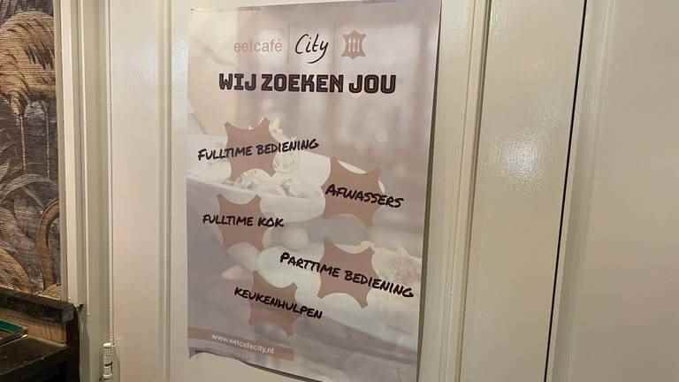 Intentan reclutar gente nueva en Waalwijk con carteles.