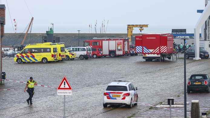 Servicios de emergencia en el puerto de Harlingen.