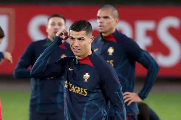 Cristiano Ronaldo se entrenó este lunes con la selección.