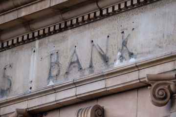 Importante banco cerrará 53 sucursales más en la calle principal: vea la lista completa