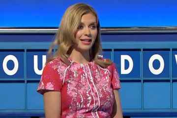 Rachel Riley de Countdown deslumbra con un minivestido floral rojo en un programa de Channel 4 