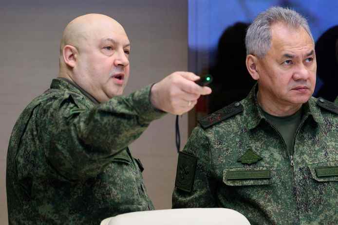 Según los informes, Soerovikin, como el jefe de Wagner, Yevgeny Prigozhin, prefirió que el ministro de Defensa, Sergei Shoigu (R), se fuera.