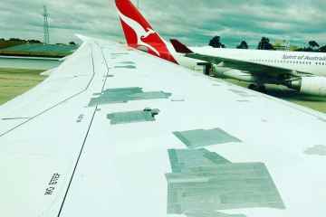 La aterradora imagen del ala de un avión pegada con cinta adhesiva se vuelve viral, pero los expertos dicen que es segura