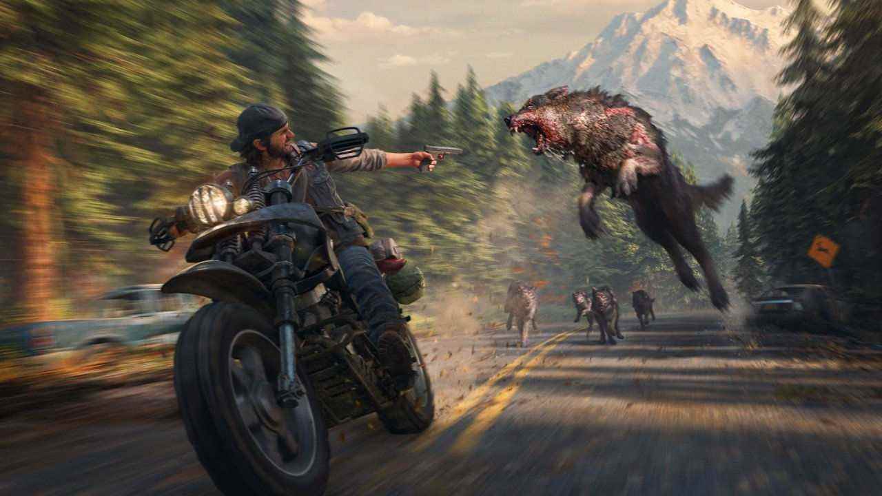 Days Gone kahramanı motosiklete binerken bir kurt üzerine atlıyor