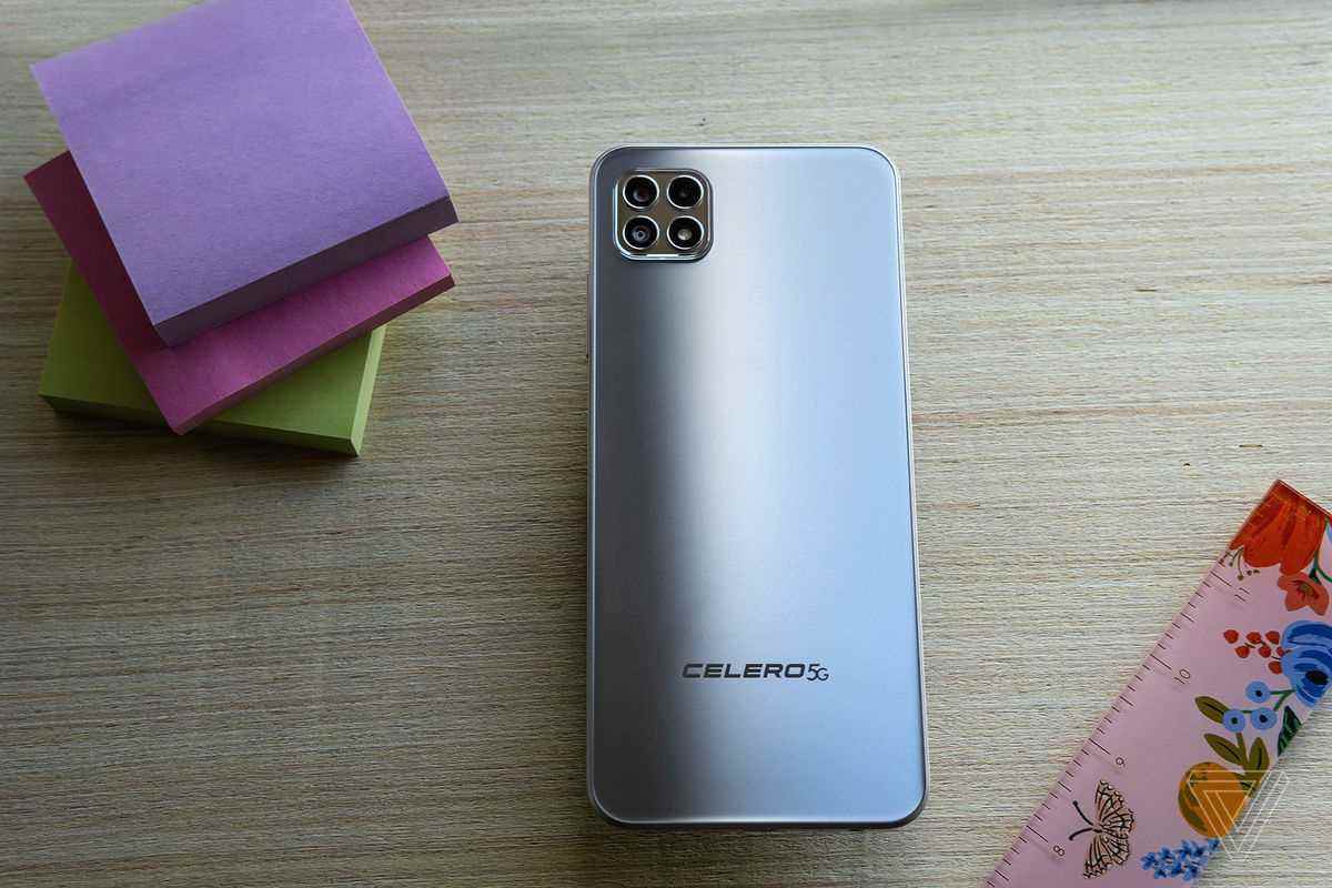 Celero 5G'nin gümüş arka kapağı