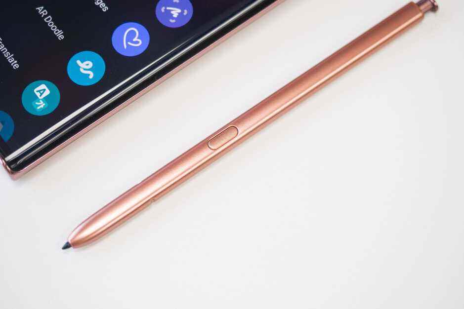 S-Pen için muhafazaya sahip son Samsung cihazları Galaxy Note 20 ve Galaxy Note 20 Ultra idi - Samsung, S-Pen'i çift katlanır bir cihaza yerleştirmenin ilginç bir yolunun patentini aldı