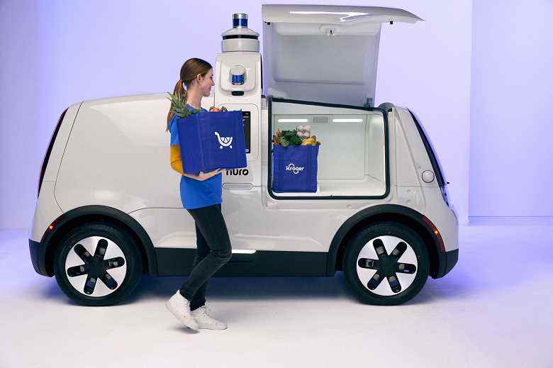 Yayalar için bir hava yastığı ile donatılmış, malların teslimi için insansız robot.  Nuro yeni arabasını sergiledi