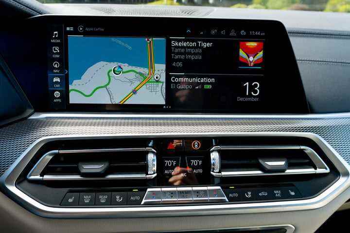 BMW X5 PHEV bilgi-eğlence ekranı.
