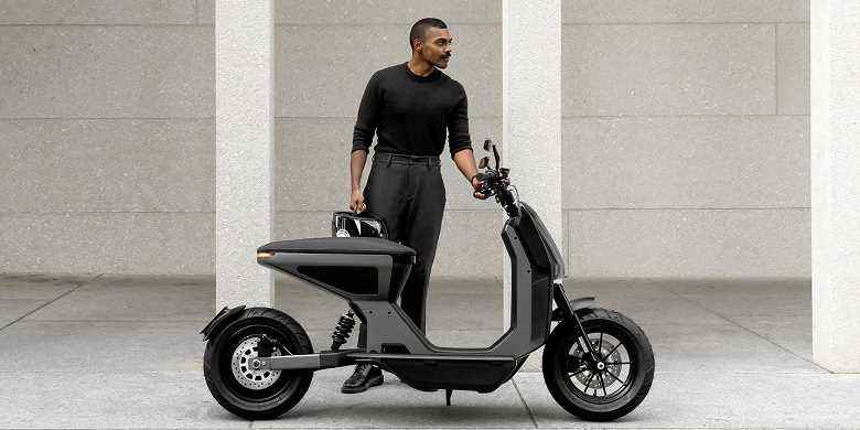 100 km/sa hıza ve 140 km güç rezervine sahip elektrikli scooter.  Naon Zero-One tanıtıldı