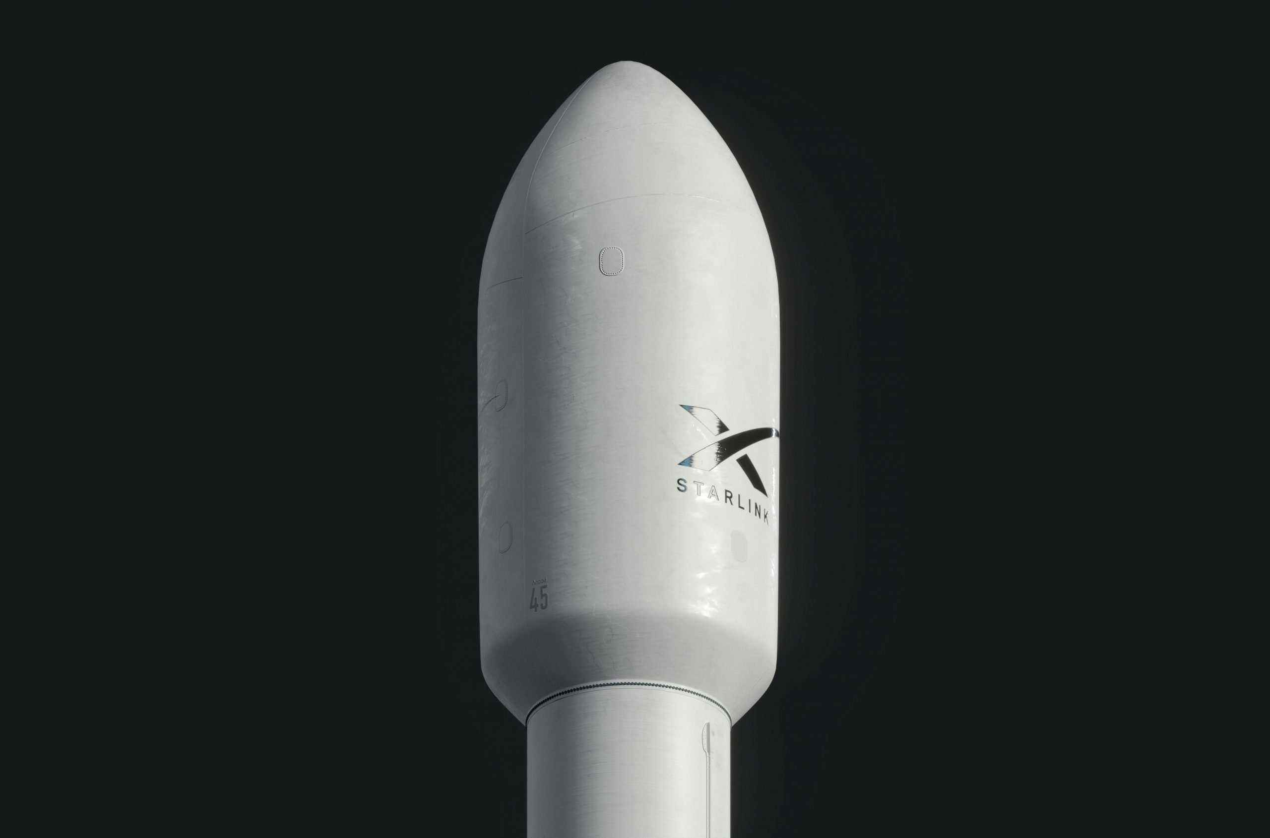 SpaceX Falcon 9 roketinin tepesi.