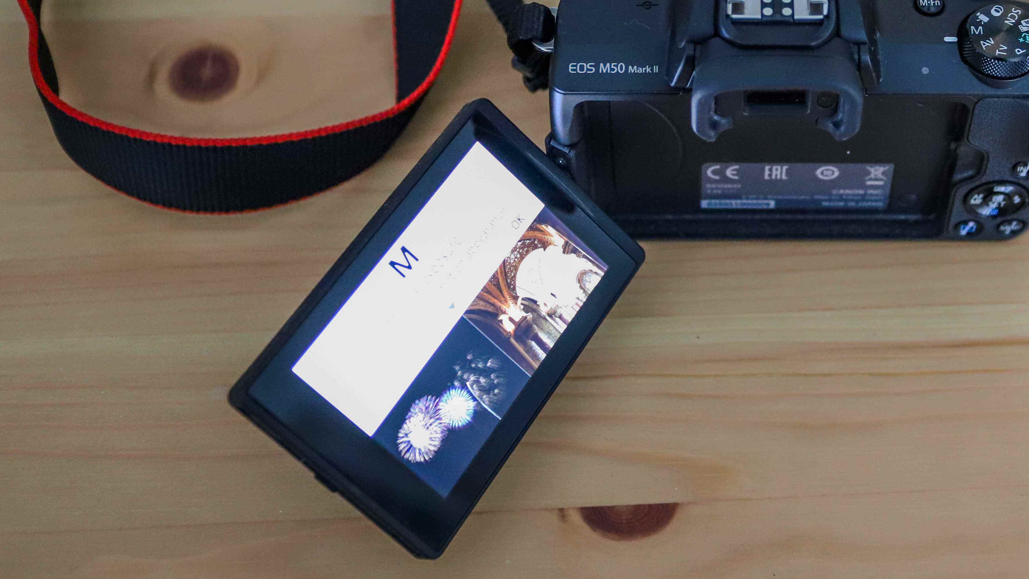 Canon EOS M50 Mark II'nin tam eklemli ekranı