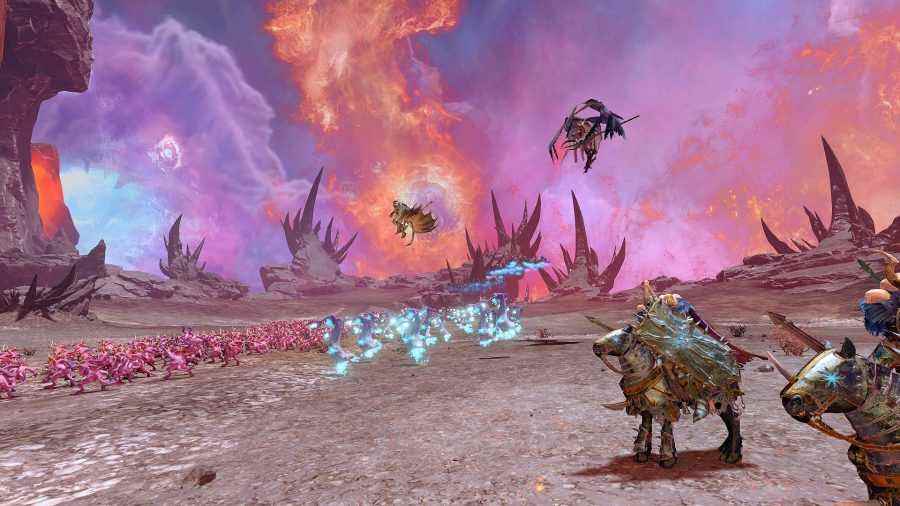 Total War: Warhammer 3 incelememiz sırasında Realms of Chaos'un mor-pembe ve mavi gökyüzü