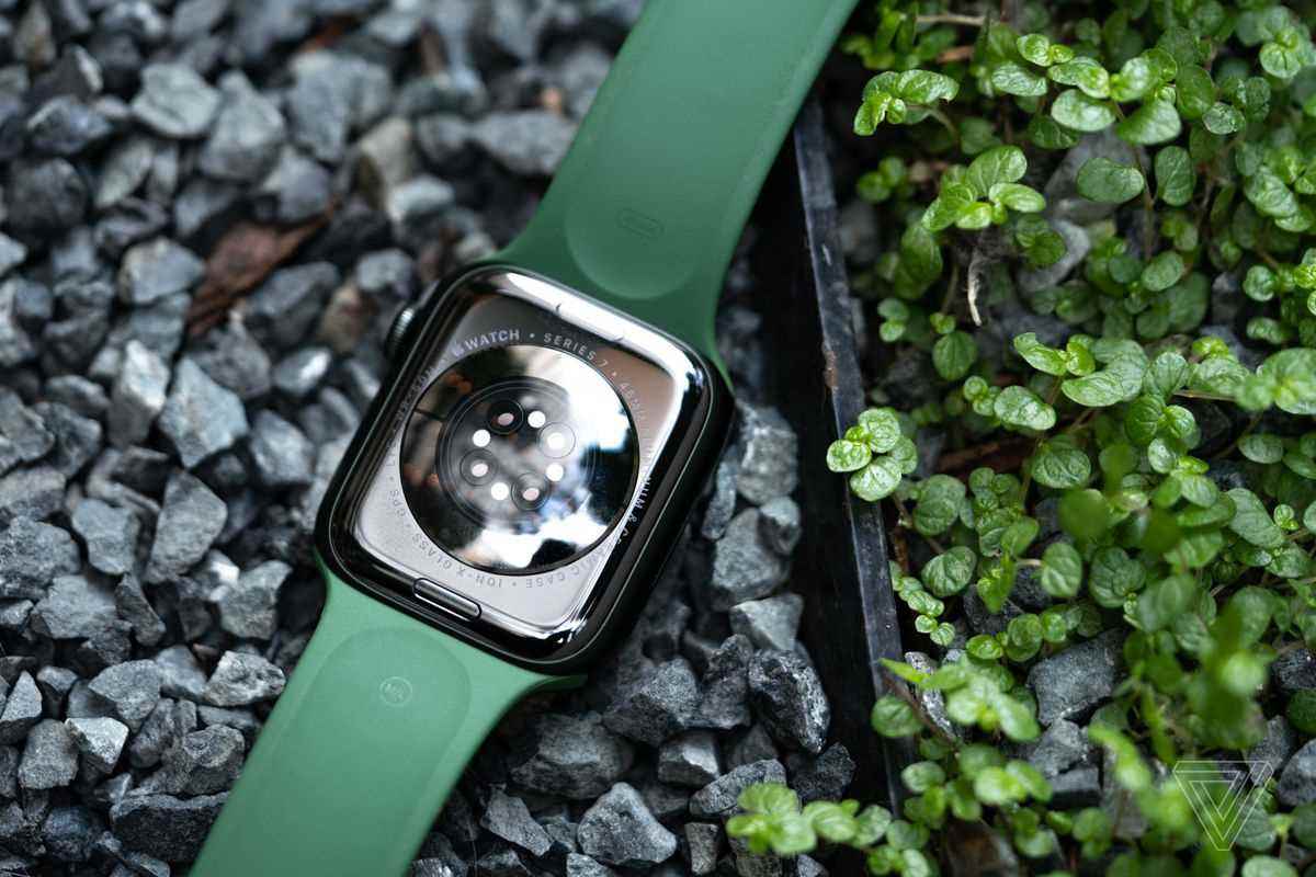 Apple Watch Series 7 daha hızlı şarj olur ancak aynı genel pil ömrüne sahiptir.