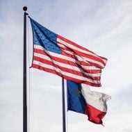 Amerika Birleşik Devletleri ve Teksas bayrağı.