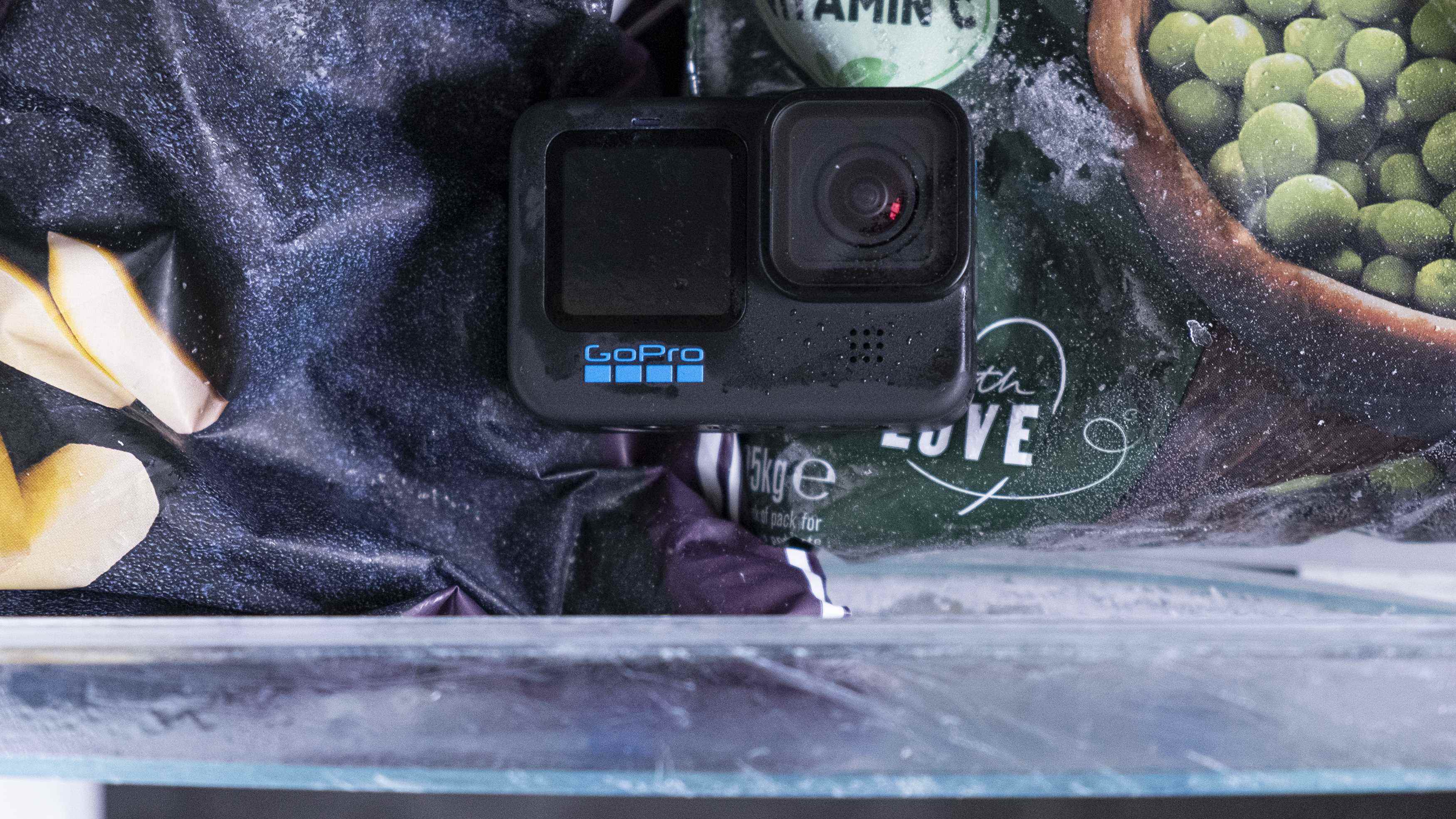 Dondurucu çekmecesinde bir GoPro kamera