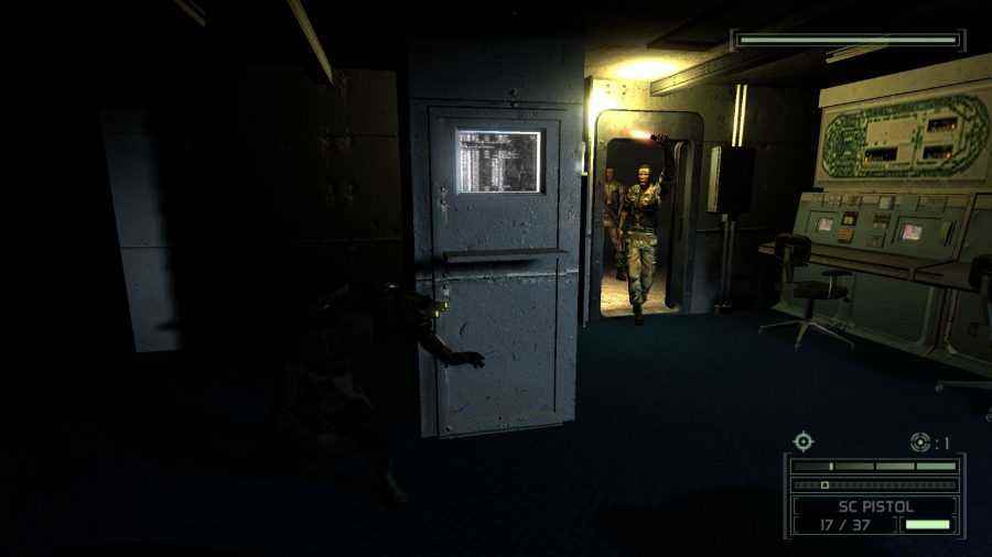 Splinter Cell yeniden gizliliği: Sam Fisher bir devriye geçerken gölgelerde bekliyor