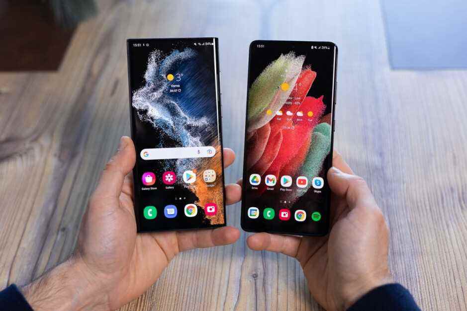 S22 Ultra (solda), S21 Ultra'dan (sağda) çok daha popüler.  - Galaxy S22 Ultra'nın popülaritesi, Samsung'un Galaxy Note serisini bitirmekle akıllıca olduğunu kanıtlıyor