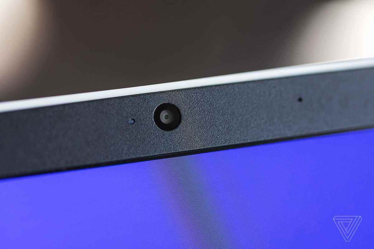 Surface Laptop SE web kamerası.