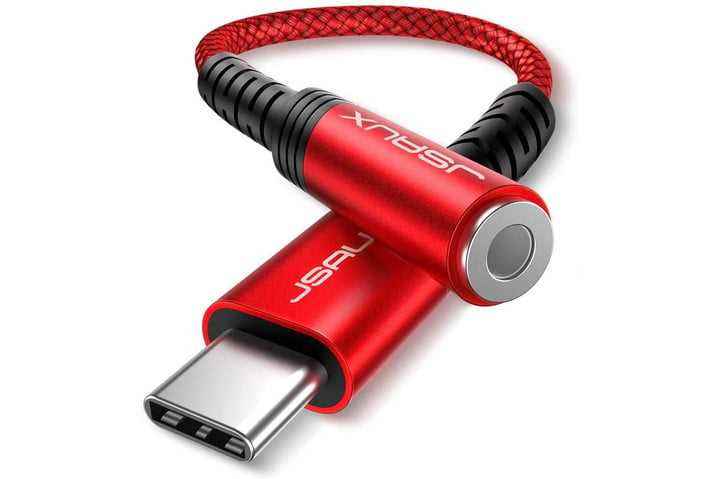 Jsaux USB Tip C - 3,5 mm Kulaklık Jakı Adaptörü kırmızı ve siyah renkte.