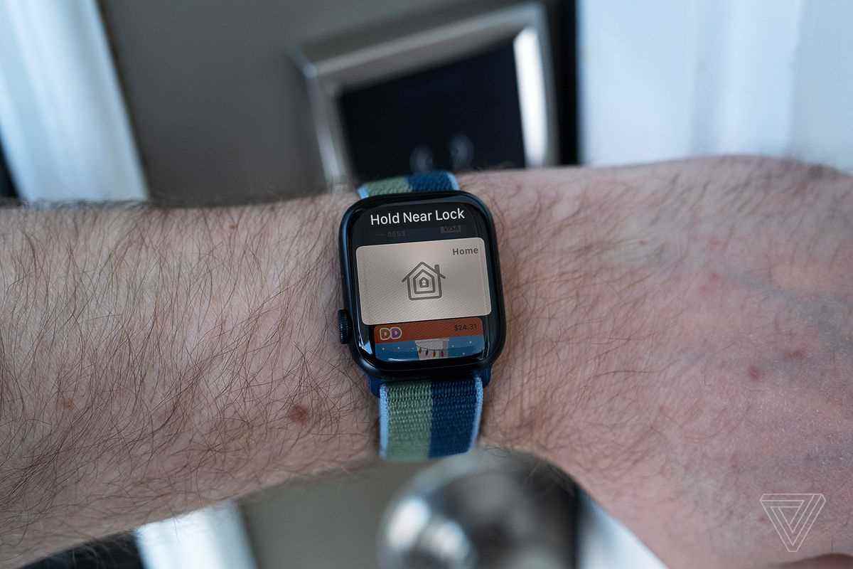Apple Watch'ta görüntülenen Giriş Anahtarı kartı