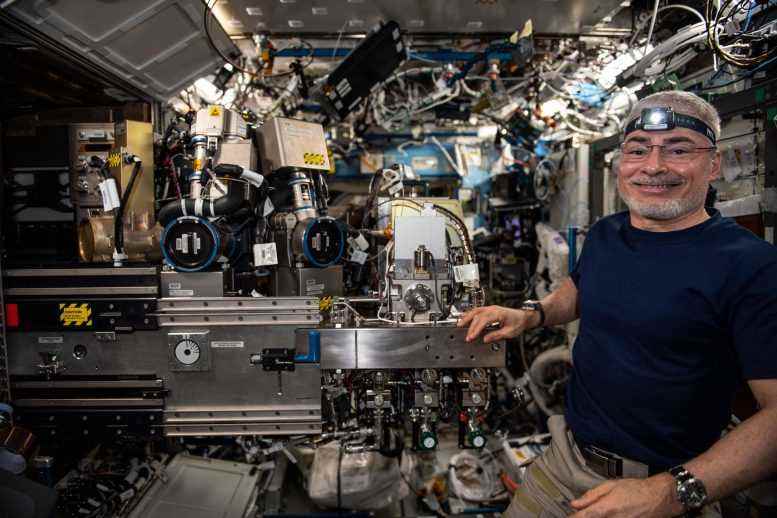 NASA Astronot ve Expedition 66 Uçuş Mühendisi Mark Vande Hei