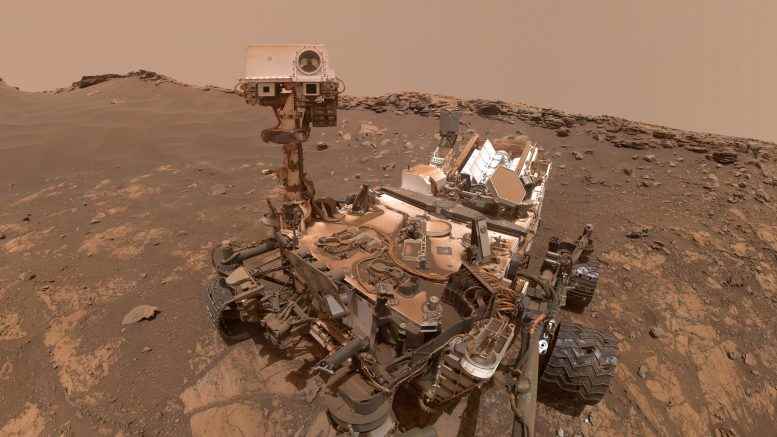 Curiosity Selfie Hutton Drill Site Kırpma