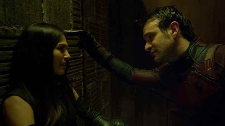 Elektra ve Matt, Daredevil 2. sezonda birbirleriyle maskelerini çıkardılar