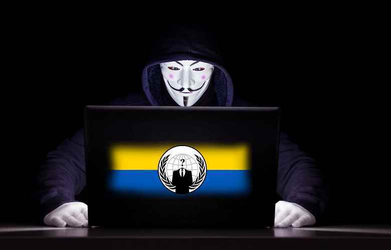 Anonymous, Rus Ortodoks Kilisesi'ni hackledi ve Patrik Kirill'i eleştirdi.  Bilgisayar korsanları ayrıca milyonlarca e-postayı sızdırdı