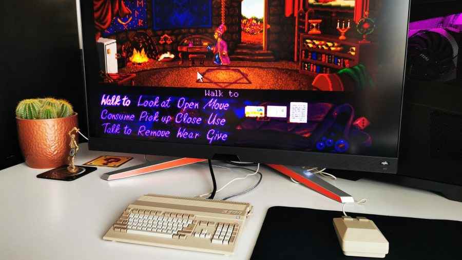 Ekranda Simon the Sorcerer Amiga oyunu ile A500 Mini kurulumu