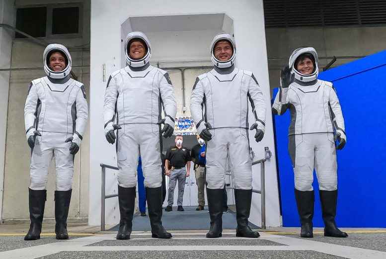 NASA SpaceX Crew-4 Astronotlar Kuru Elbise Provası