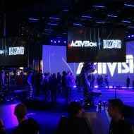 E3'te Activision Blizzard logosunun yer aldığı bir sahne.