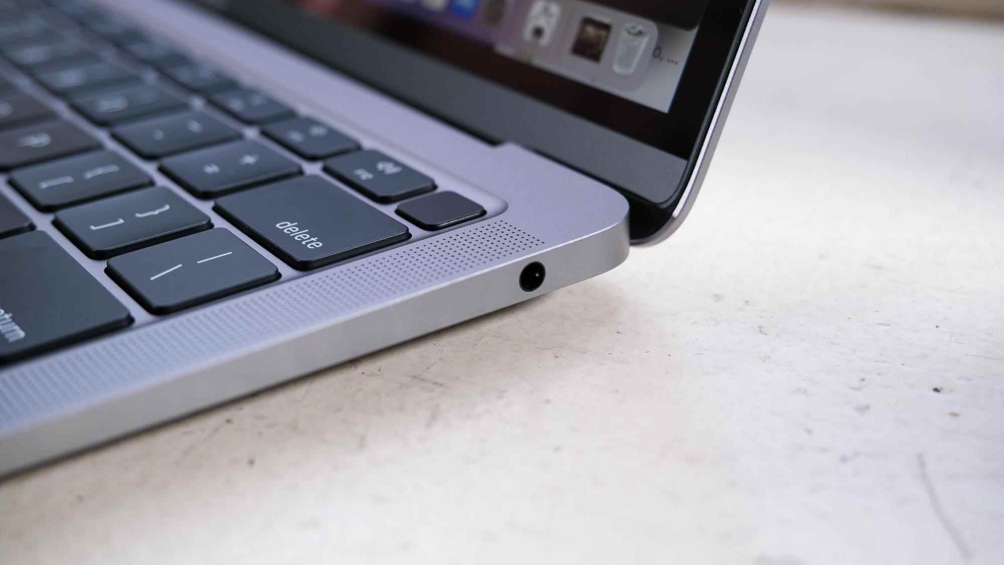 En İyi MacBook'lar - M1 özellikli MacBook Air - kulaklık jakı