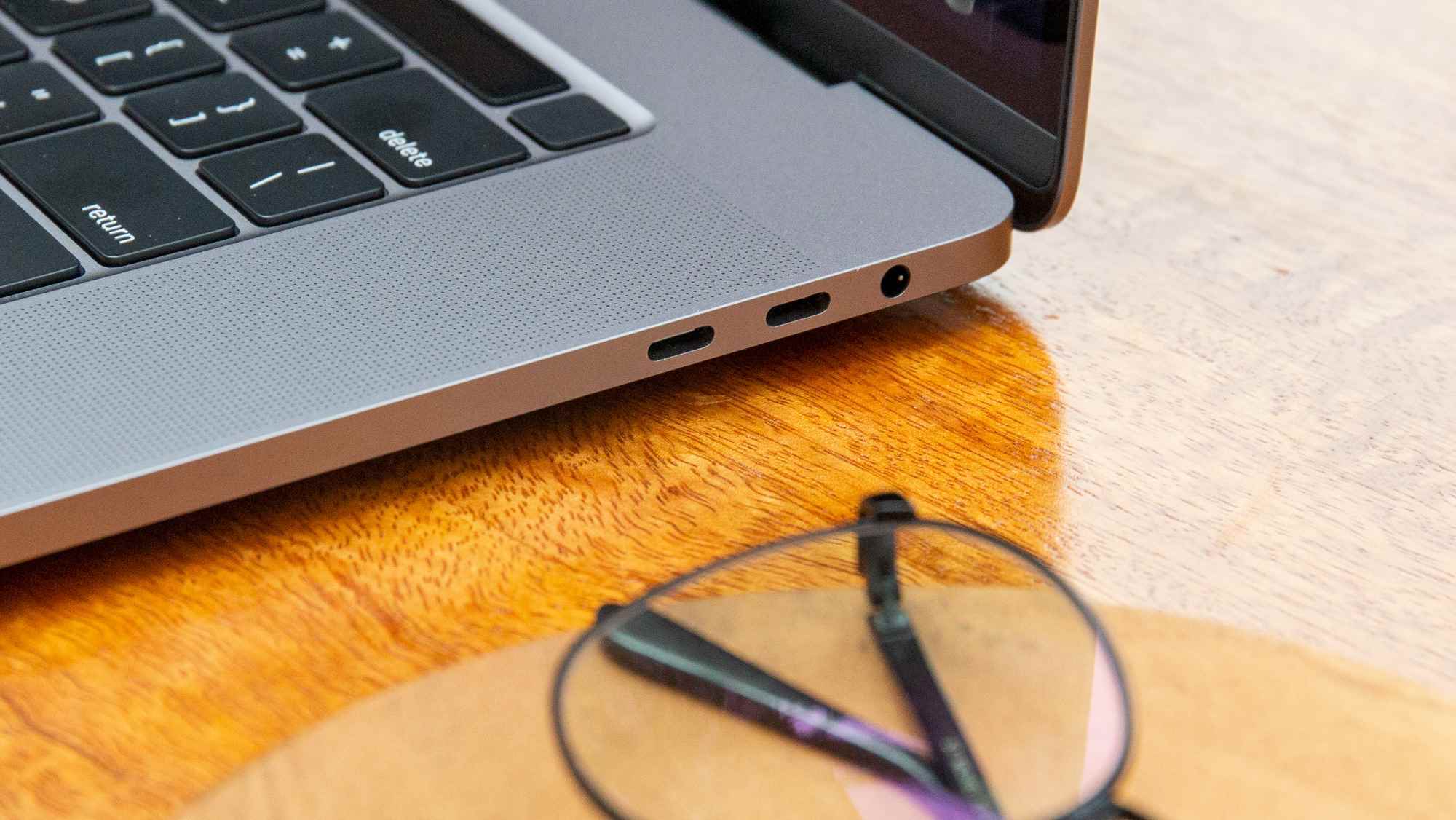 En İyi MacBook'lar - 16 inç MacBook Pro bağlantı noktaları
