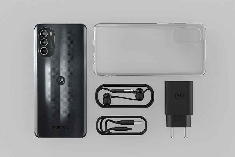120Hz, AMOLED, microSD, kulaklık jakı, düşük ağırlık ve Amerikan markası.  Motorola Moto G82 tanıtıldı