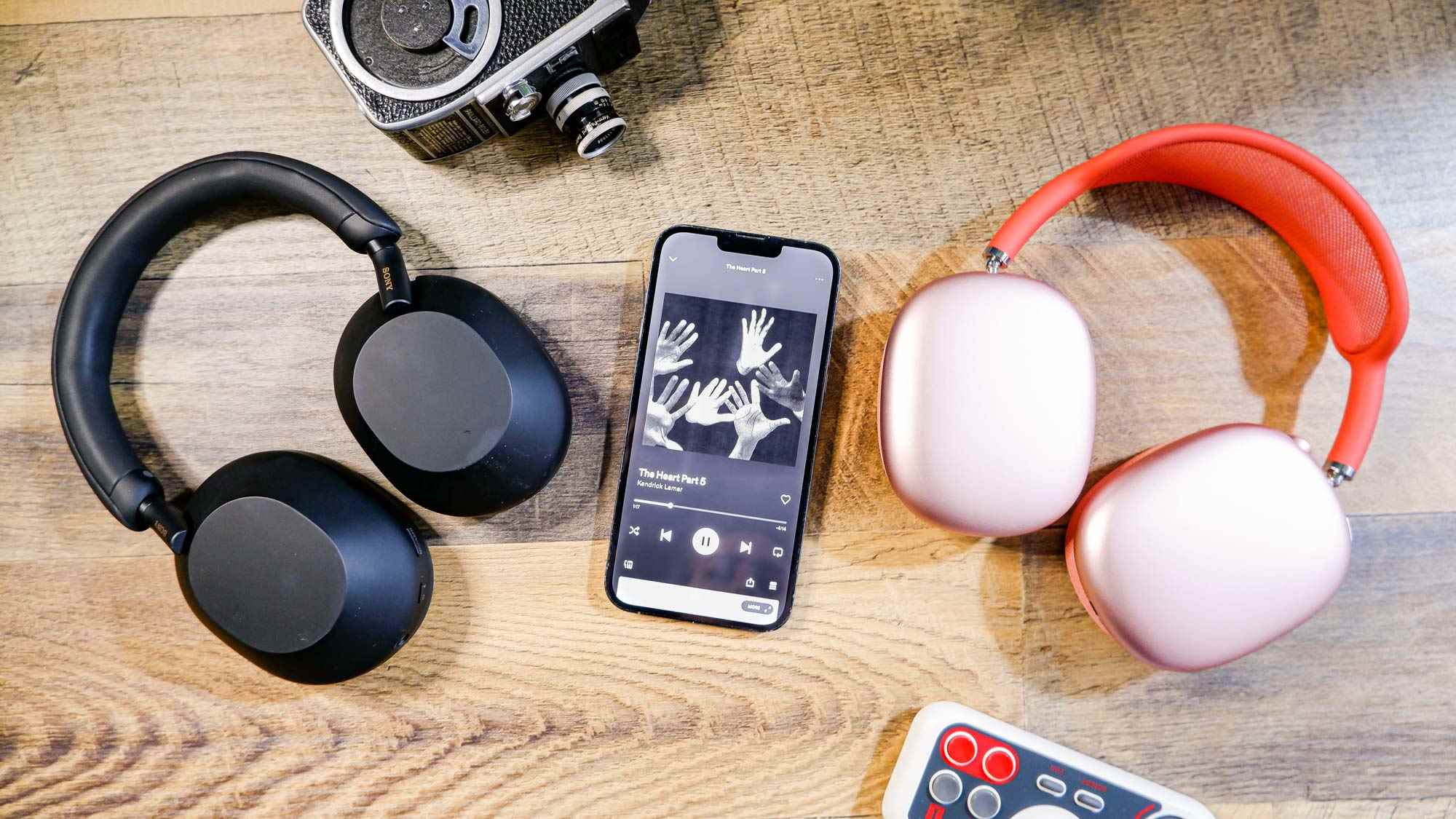 Sony WH-1000XM5 ve AirPods Max
