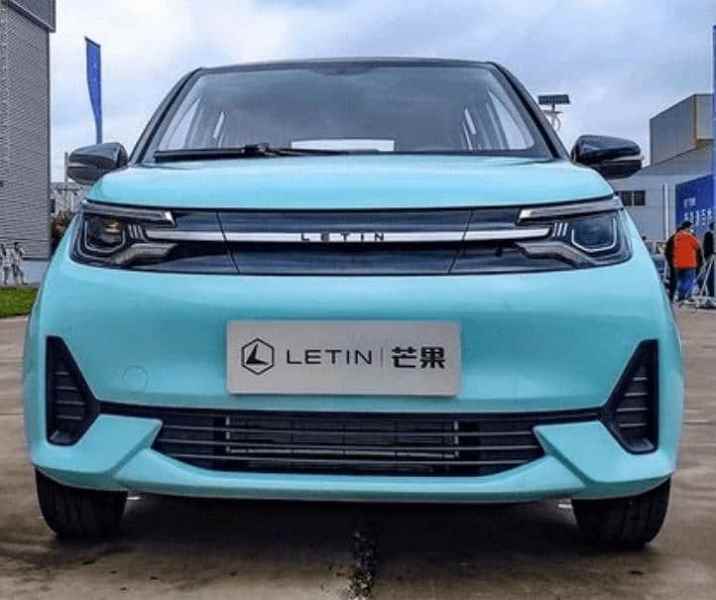 48 hp, 300 km'ye kadar menzil ve 5900 dolardan başlayan fiyatlarla.  Çin, aylık yaklaşık 150 dolar geliri olan insanlar için tasarlanmış dört kapılı elektrikli otomobil Letin Mengo'yu tanıttı.