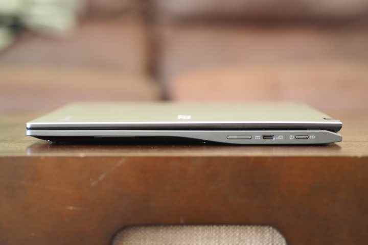 Acer Chromebook Spin 513 bağlantı noktalarını gösteren sağ yan görünüm.