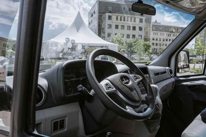 MAZ, Rusya'da GAZelle'nin yerine minibüsleri tanıttı.  Bunlar, Ford Transit yerine Rusya'da monte edilebilecek Çin JAC Sunray'dir.