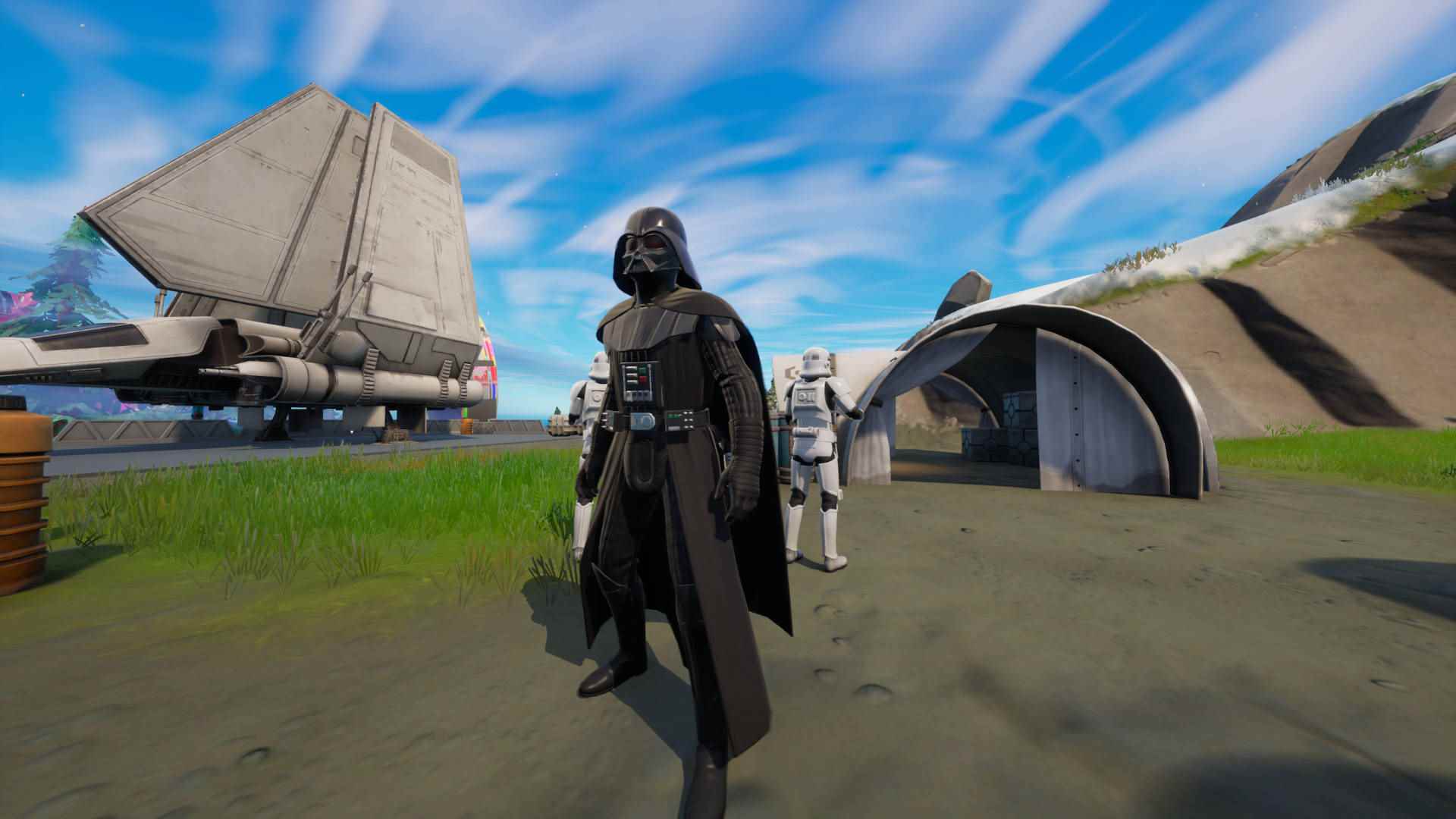 Fortnite Darth Vader - Vader, iki Stormtrooper tarafından çevrili bir İmparatorluk iniş bölgesinde duruyor.