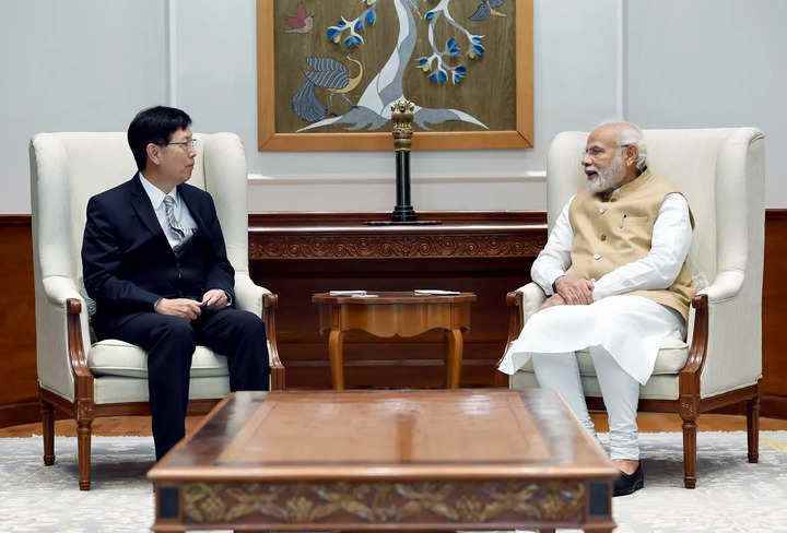 Başbakan Narendra Modi Foxconn başkanıyla görüştü, Hindistan için üretim planlarını selamladı