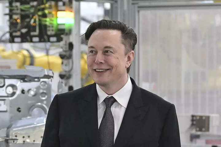 Musk, Tesla'nın maaşlı işgücünü 3 ayda yüzde 10 azaltacağını söyledi
