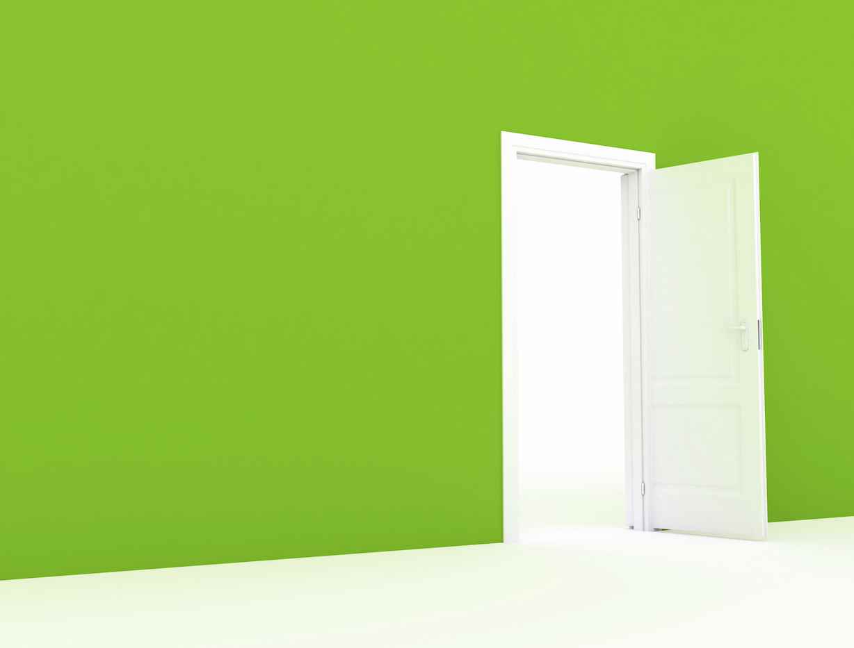 Beyaz açık kapılı yeşil duvar, illüstrasyon.