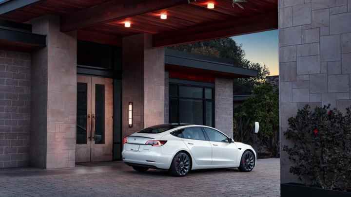 Tesla Enhanced Autopilot artık ABD ve Çin'de mevcut