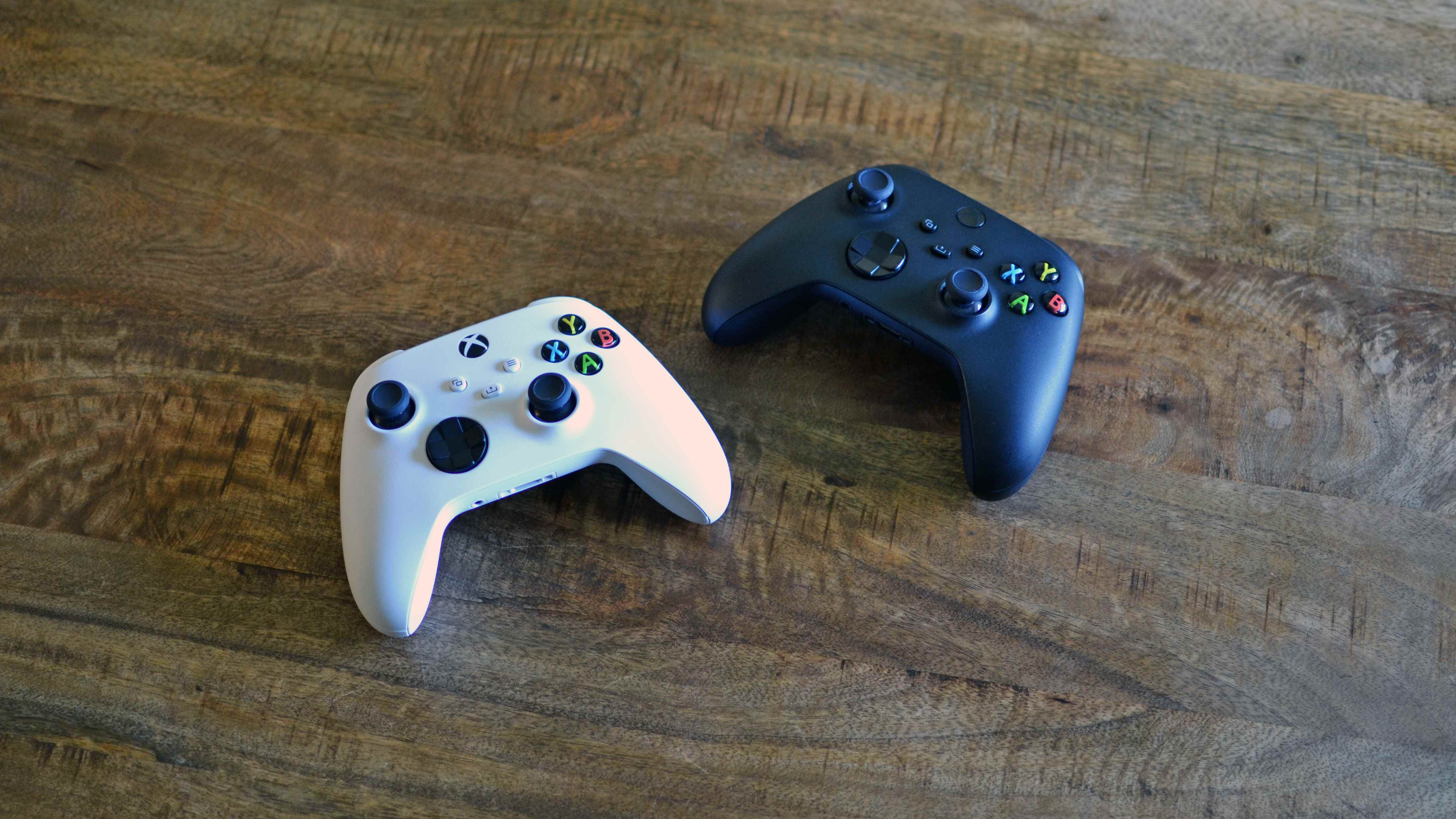 Xbox Series X|S Denetleyici Karşılaştırmaları