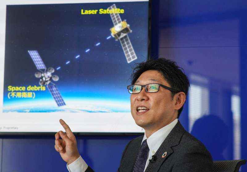 Uydu operatörü SKY Perfect JSAT'ın mühendisi Tadanori Fukushima, uzay yüzeyini buharlaştırmak için bir lazer ışını kullanmayı hayal ediyor