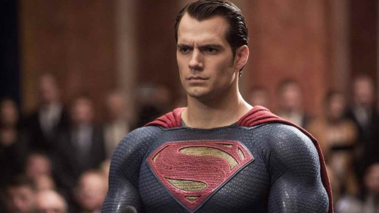 Henry Cavill'in Superman'i Batman vs Superman'de mahkemede duruyor