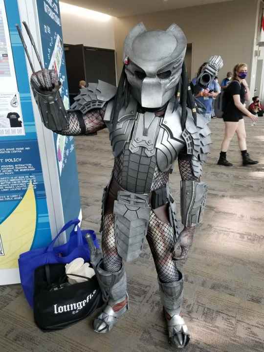 Comic-Con'dan bir Predator kostümü.