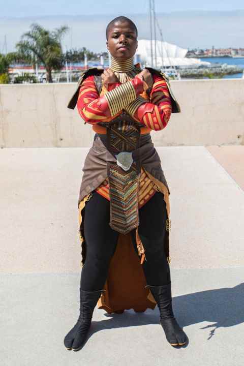San Diego Comic-Con 2022'de Kara Panter'den Okoye rolünde Cosplayer.
