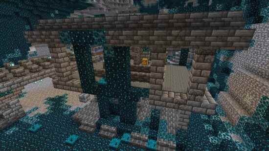 Minecraft Antik Kenti: Tek başına oturan bir sandık 