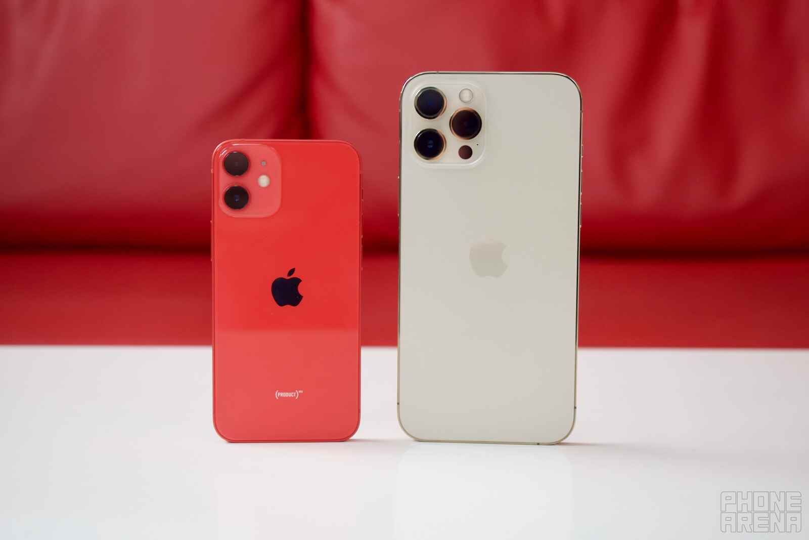 Sol - iPhone 12 mini;  Sağ - iPhone 12 Pro Max - Tahmin: iPhone mini ölmedi küllerinden yeniden doğacak